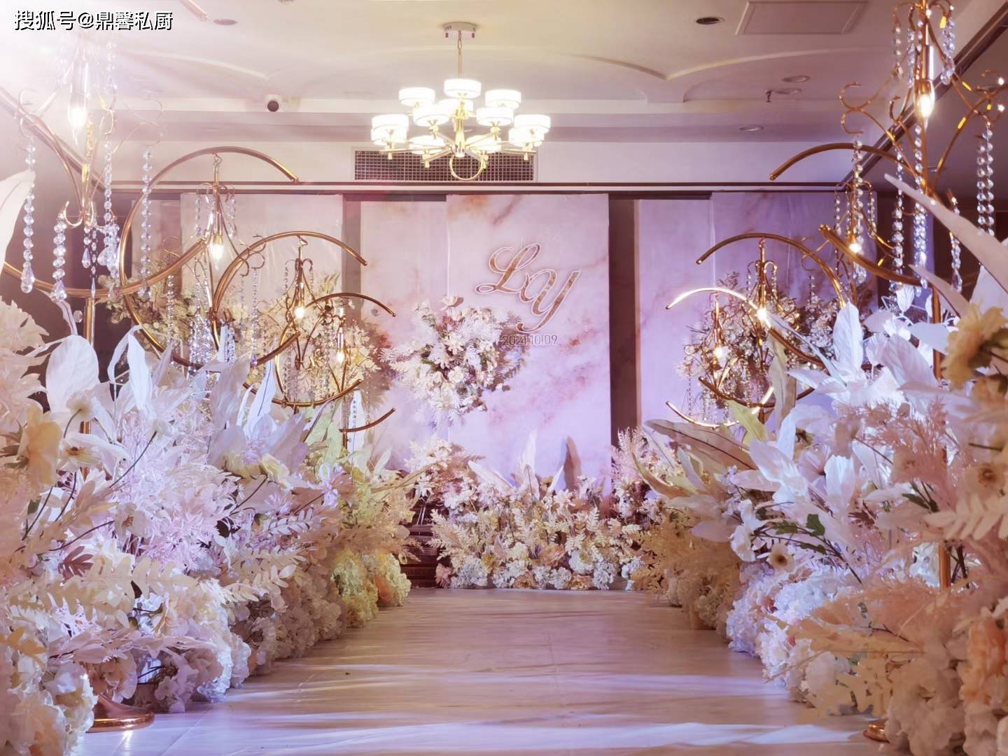 德龙坝坝宴赠送婚礼布置场景,引领婚宴市场新潮流!_新人_服务_婚庆