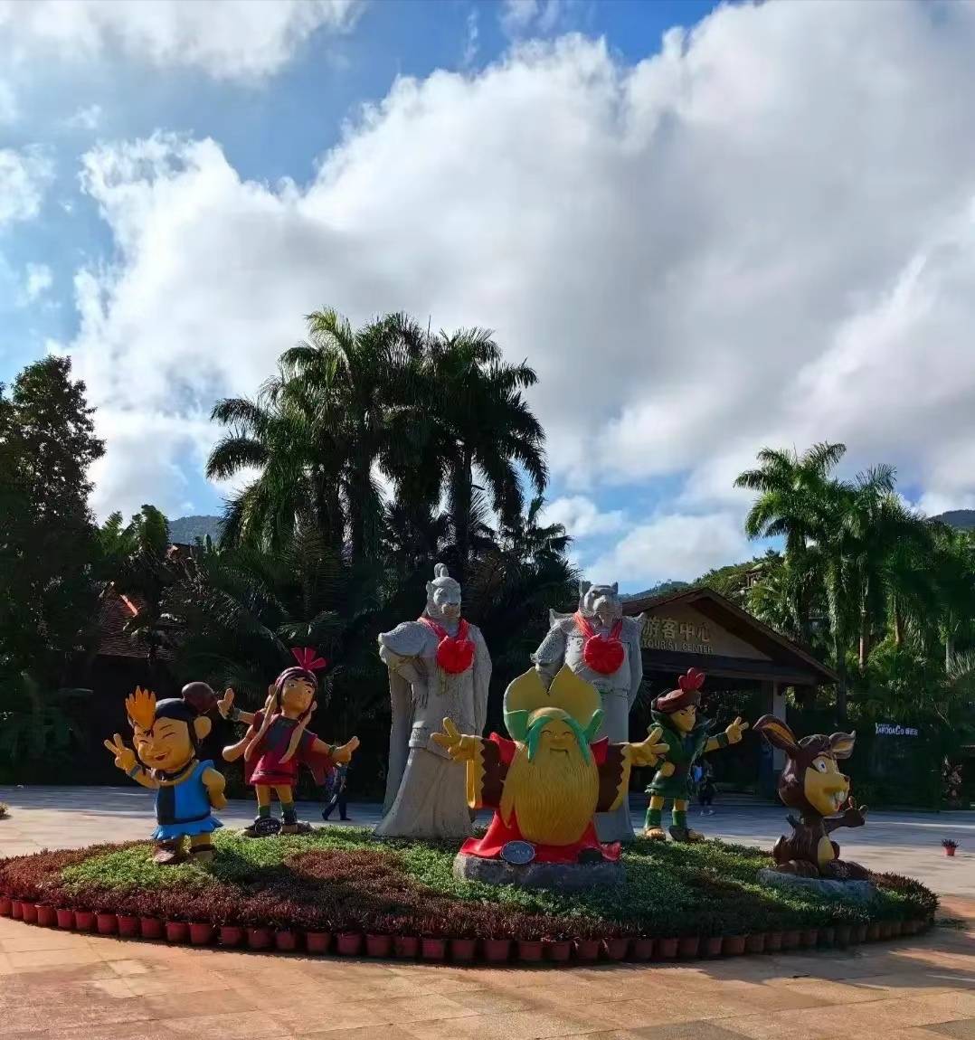 "呀诺达",在海南当地人的口中是一二三的意思,但热带雨林景区赋予了它