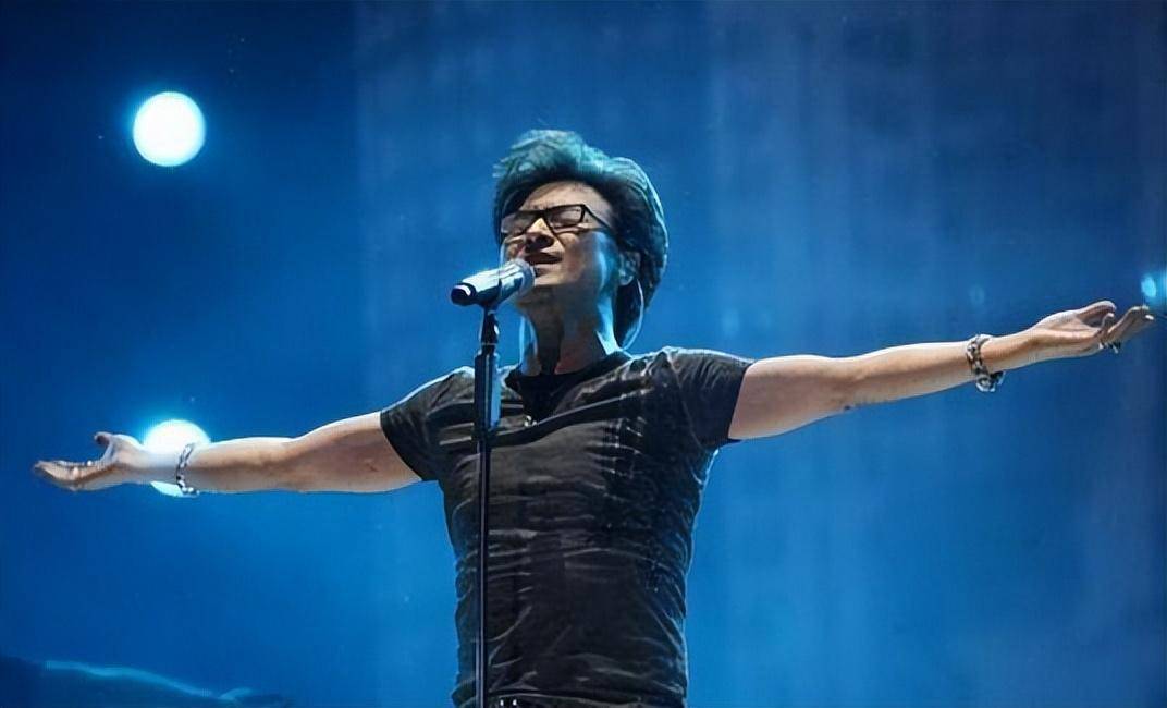 没有什么更深层次的交往,但是汪峰的年龄已经快逼近35