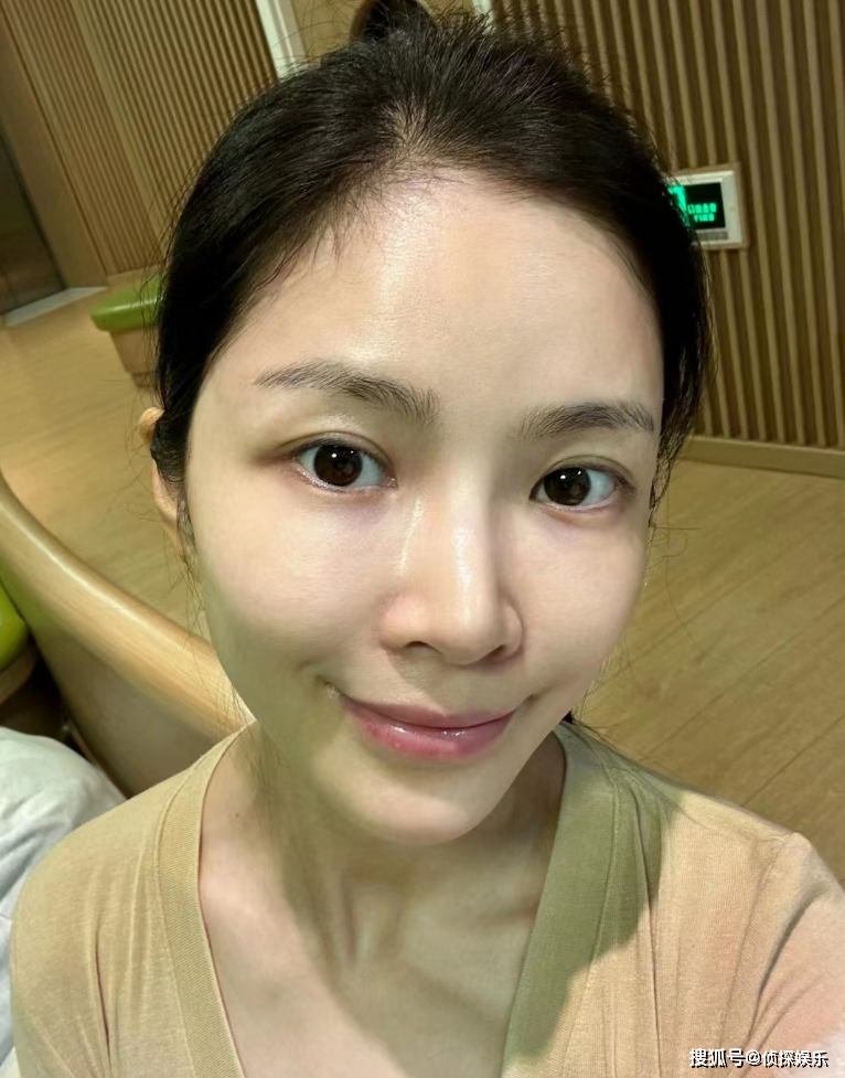 杜淳老婆晒近照,无惧年龄大方公开全素颜,直面脸上瑕疵好真实_王灿