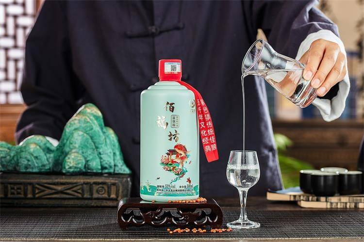 五,友善福——仁者寿,心宽天地宽青绿色的友善福瓶身,仿佛告诉我们:仁