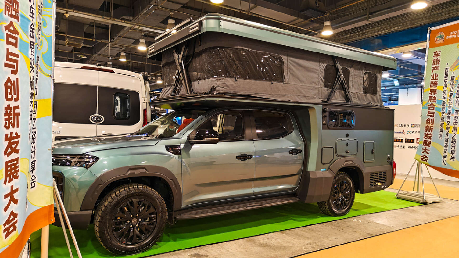 ISPO展会探寻，2024最新户外装备速览，这个冬天要暖起来！