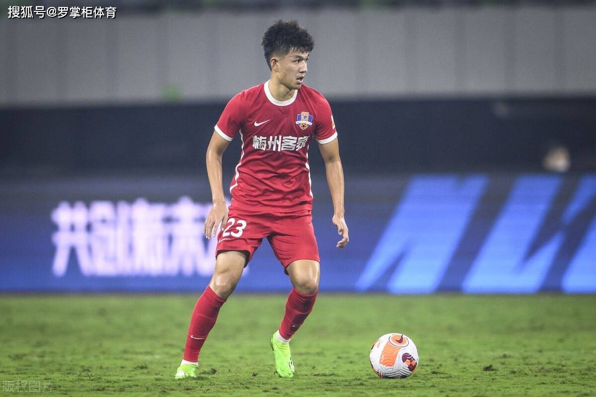 如今当打之年却只能踢中乙,曾留洋过欧洲_黄浦_中超_崔巍
