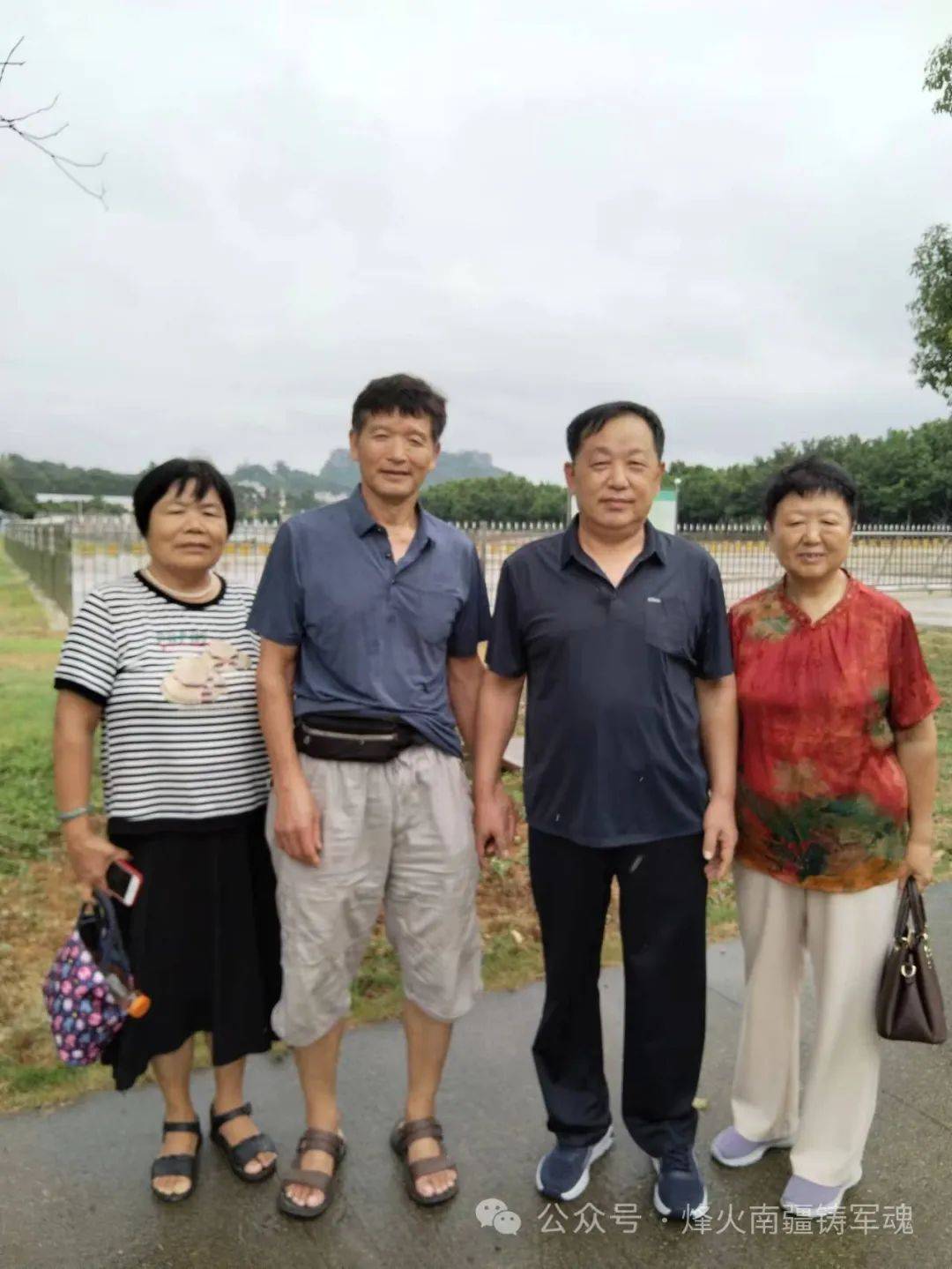 细雨蒙蒙重回大营心潮澎湃;沧桑巨变物非人非两茫茫