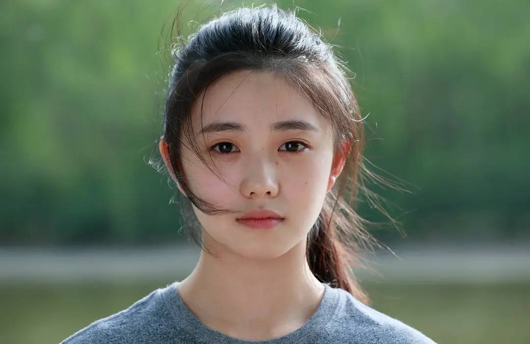 谋女郎刘浩存再引热议,张艺谋"吾家有女"遭网友酸评_作品_眼神_女儿