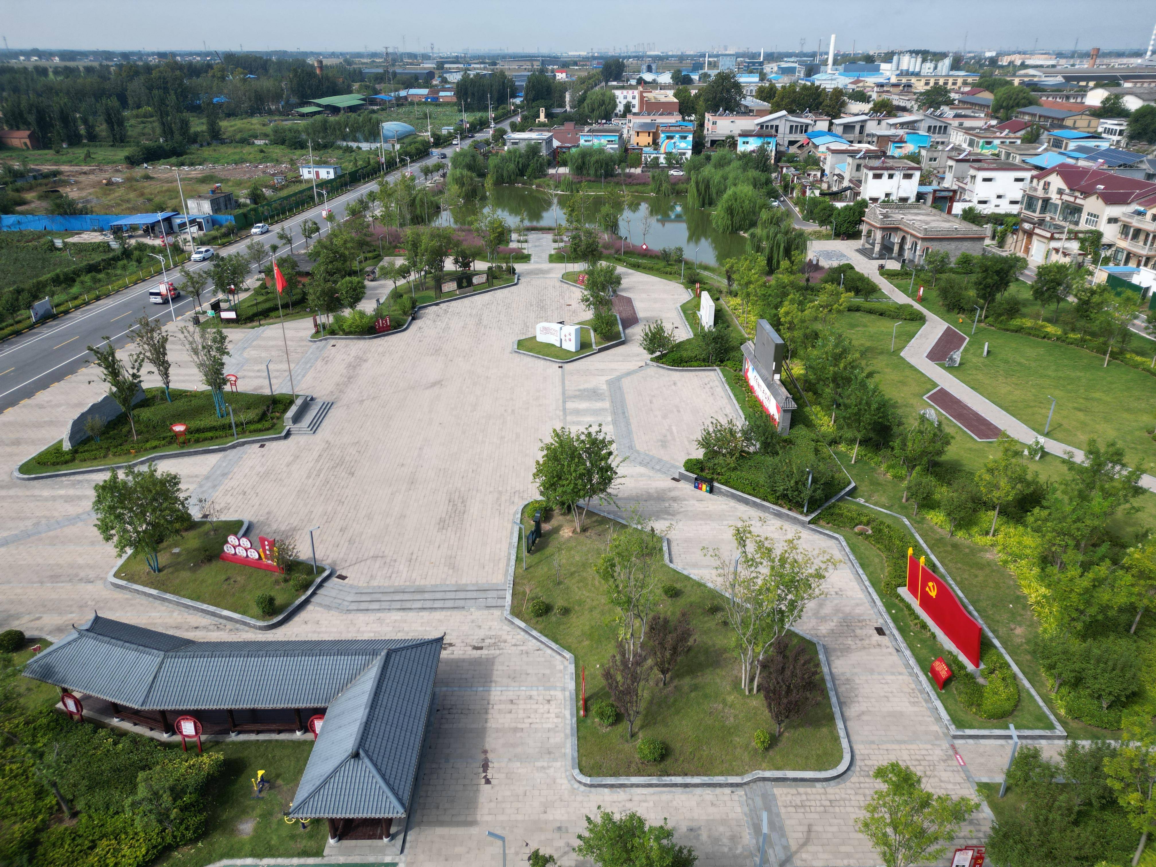 河南师范大学旅游学院学生前来新乡县大召营村考察调研_金岭_王凤年