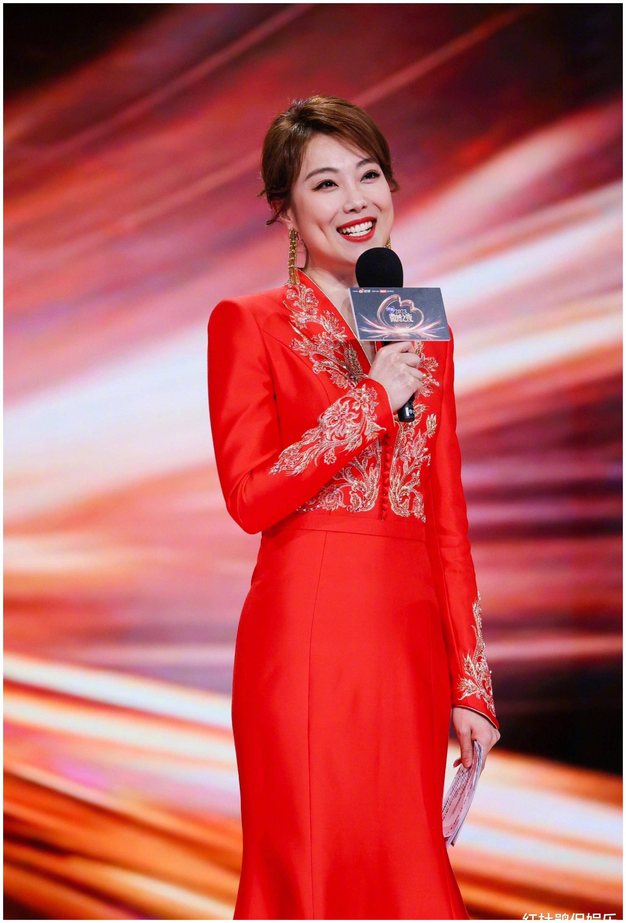 娱乐平台活动春晚化,小尼蓝羽李杰3位主持人功不可没,网友好评如潮