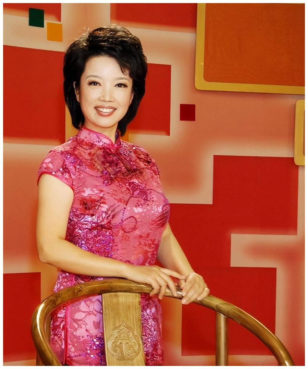 张悦:主持《夕阳红》走红,60岁退休,嫁给普通丈夫也幸福_生活_家庭