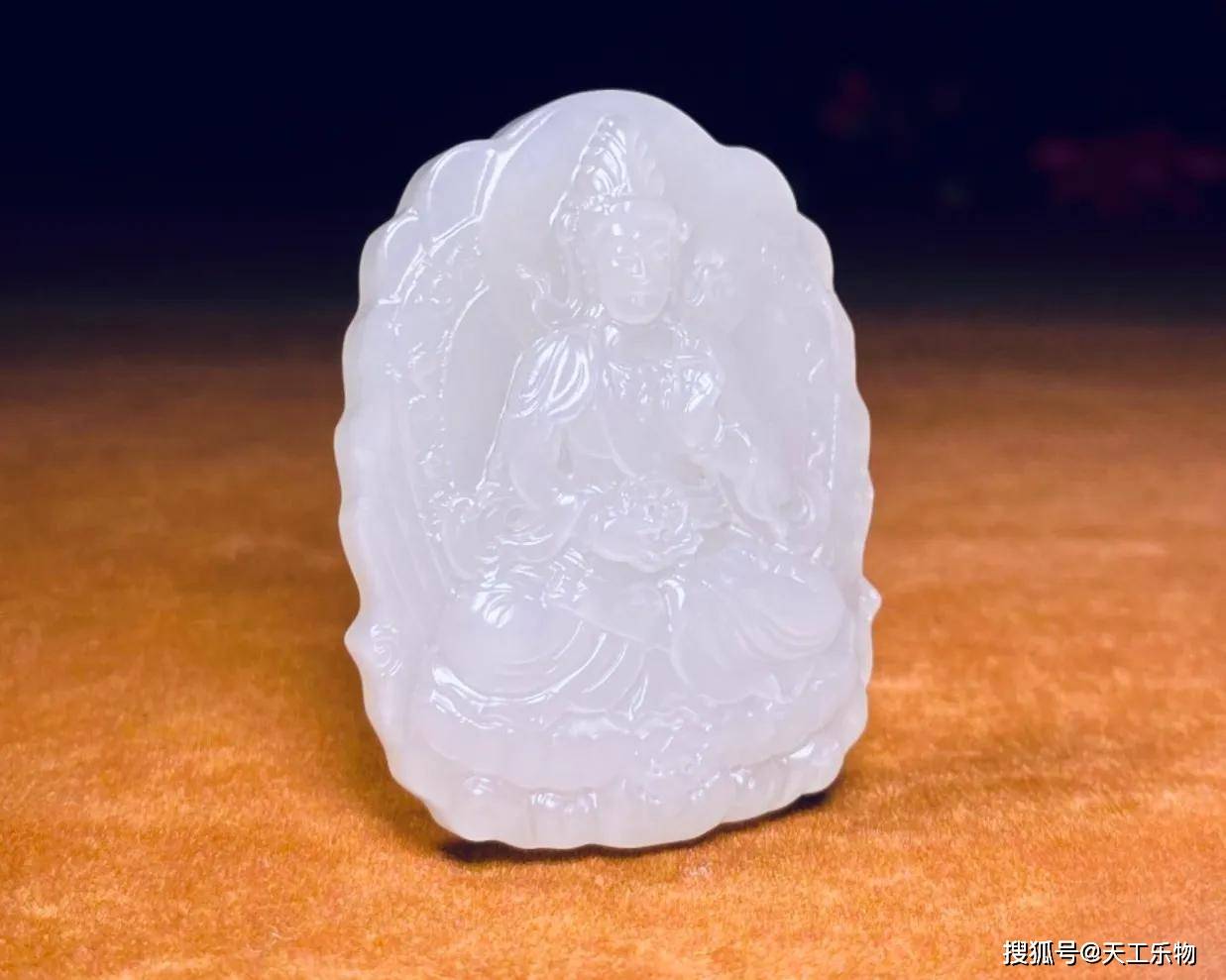 不过就和田玉来说,也不是所有玉种都有价值,有些垃圾料真不如不买.