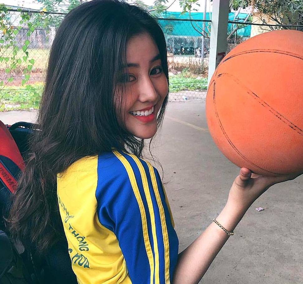 有人说,vongoctran的妈妈其实是一名华裔美女,所以是因为她得了妈妈的