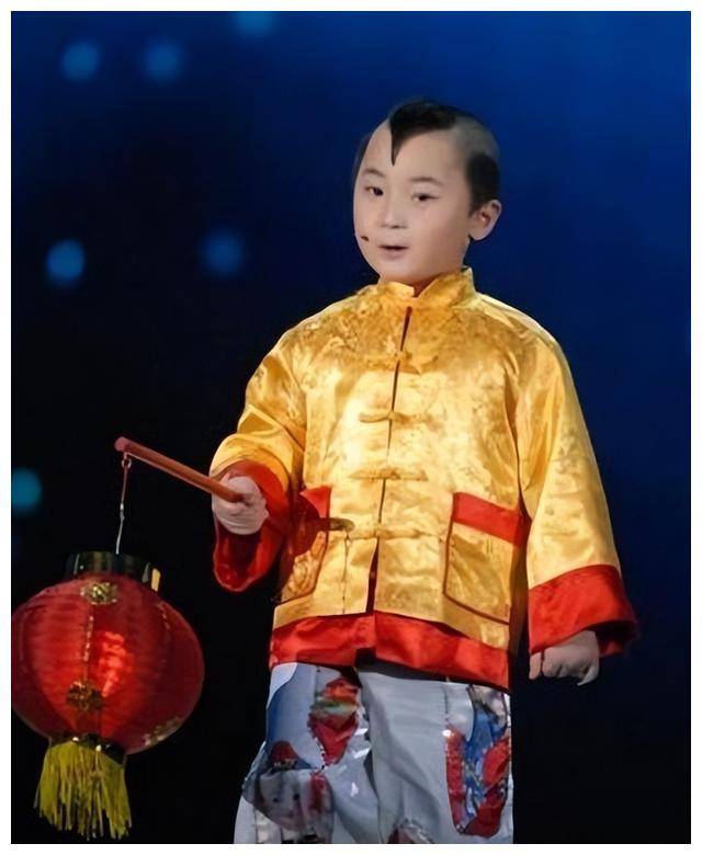 6岁登上春晚8岁去世,患病时还在继续演出_邓鸣_戏曲_舞台