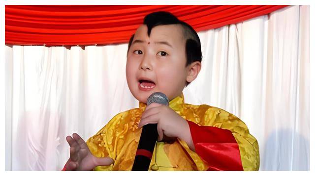 6岁登上春晚8岁去世,患病时还在继续演出_邓鸣_戏曲_舞台