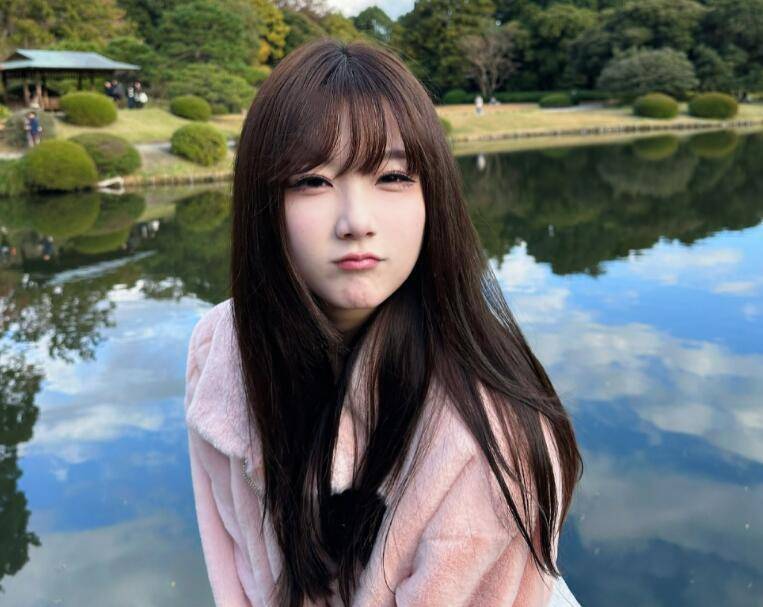 女解说kitty最新cos,别被吐槽违和感太强,因为卡萨身材没那么好