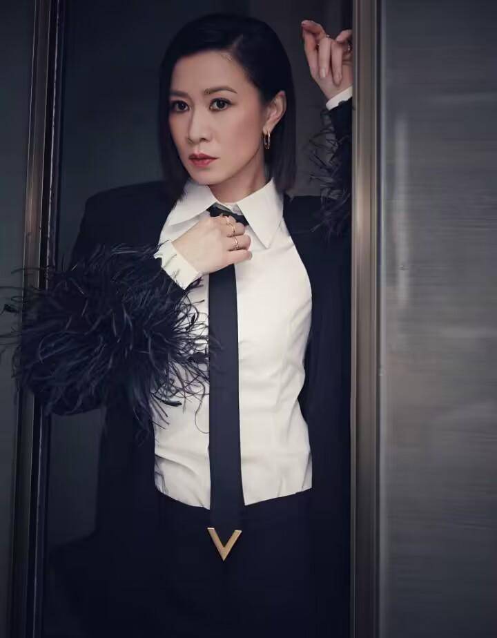 2023tvb颁奖礼,最佳女主角佘诗曼,首位三料视后实至名归_新闻_女王