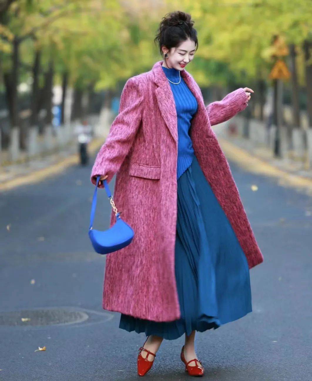 也可以用蓝色和橙色撞色,这样搭配出来的感觉很有活力和新鲜感,也有