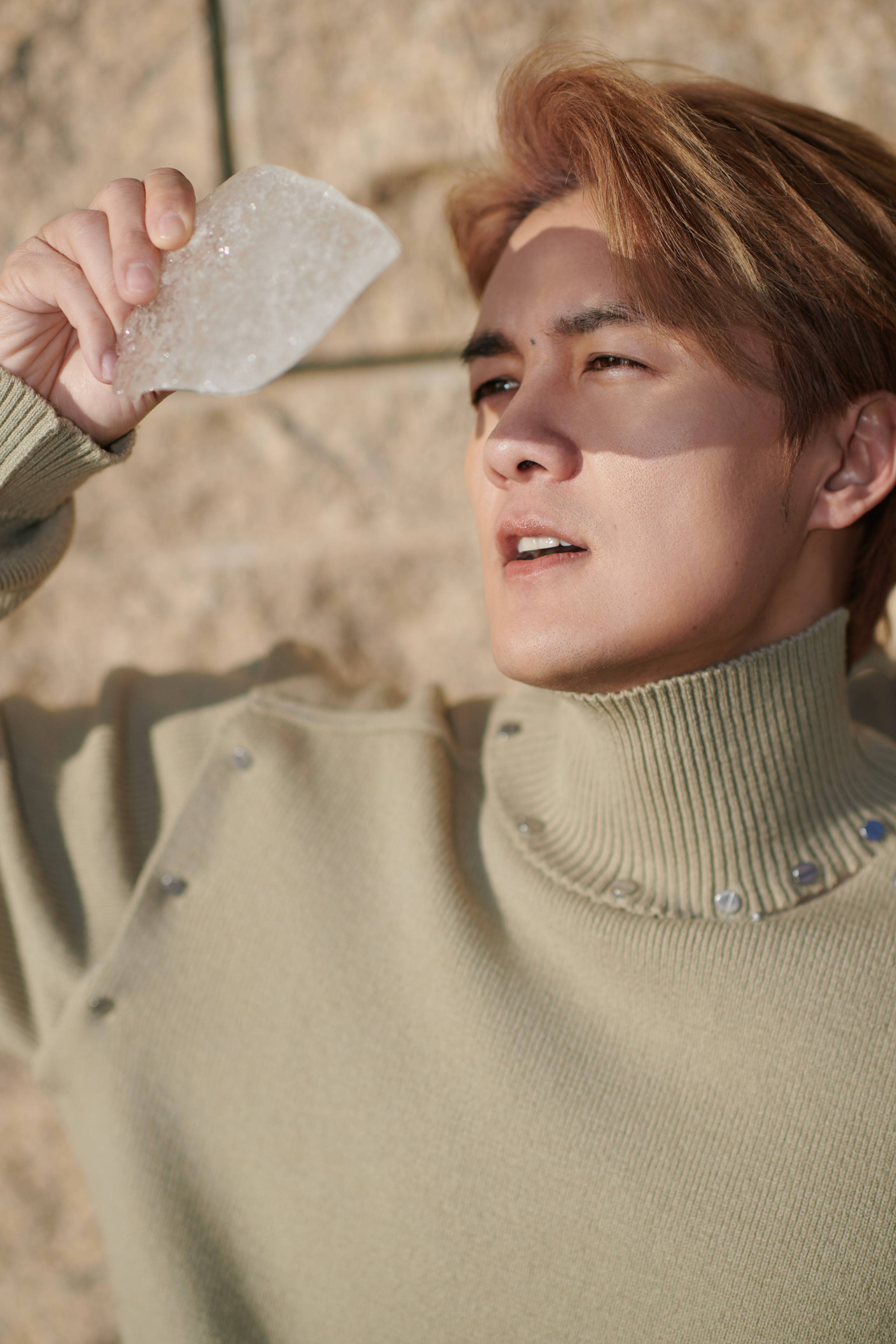 以身影书写时尚 吴克群再现穿搭新美学