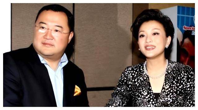 假学历, 假豪门, 从头假到脚 "央视名嘴"杨澜丈夫遭全网质疑_吴征