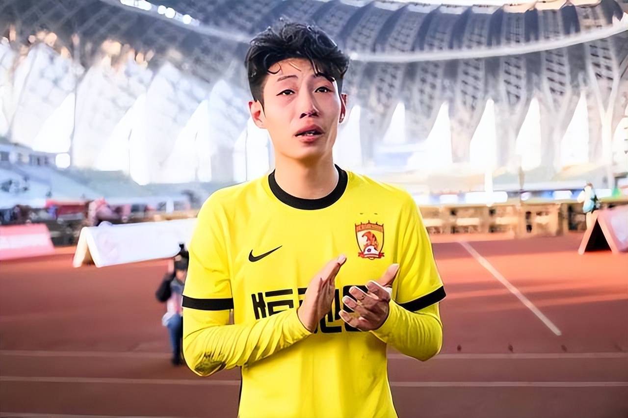 中国足球再遇挫折,两大国脚境况不佳,选择结束留洋生涯回国_谭凯_比赛