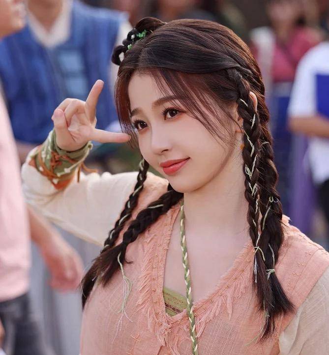 《仙剑》4,6隔空对打,虞书欣,鞠婧祎拼可爱,哪部剧赢了?