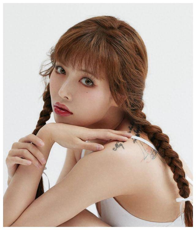 泫雅疑官宣恋情!