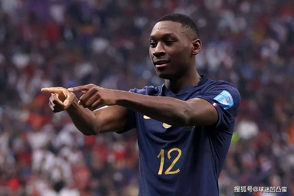 坎波斯在巴黎遭遇职业瓶颈,2.55亿欧元引进的前锋线彻底荒废!