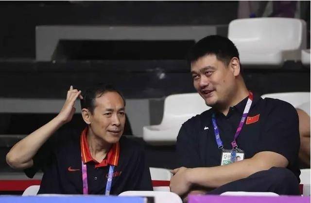 杨毅用了8字回应,那就是:"我不相信姚明会贪腐",杨毅也是强调姚明