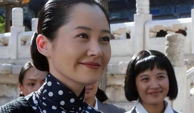 "宋庆龄"别尬演,把宋佳李羚和许晴等女星放一起做对比,差距大_气质