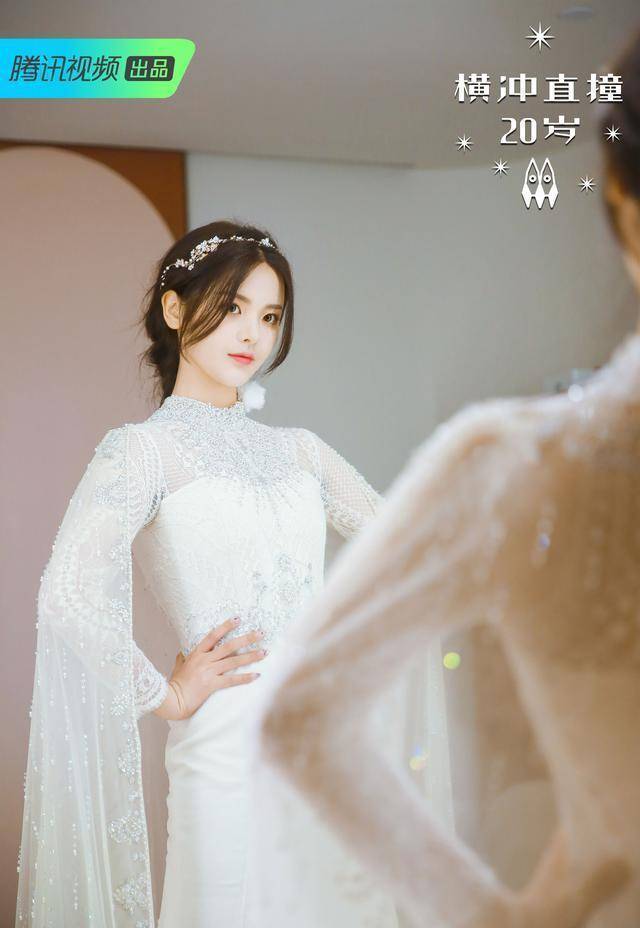 火箭少女101穿婚纱拍闺蜜照:孟美岐傅菁霸气,杨超越吴宣仪甜美_时尚