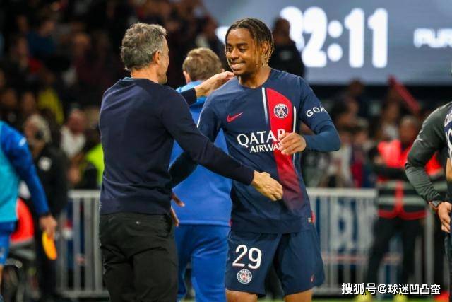 坎波斯在巴黎遭遇职业瓶颈,2.55亿欧元引进的前锋线彻底荒废!