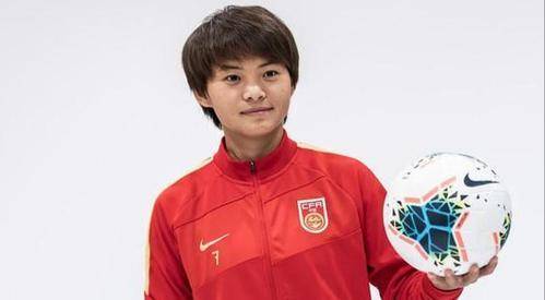 足球女将王霜:5岁时被父母抛弃,姨父母将她养大,如今事业有成_姨母