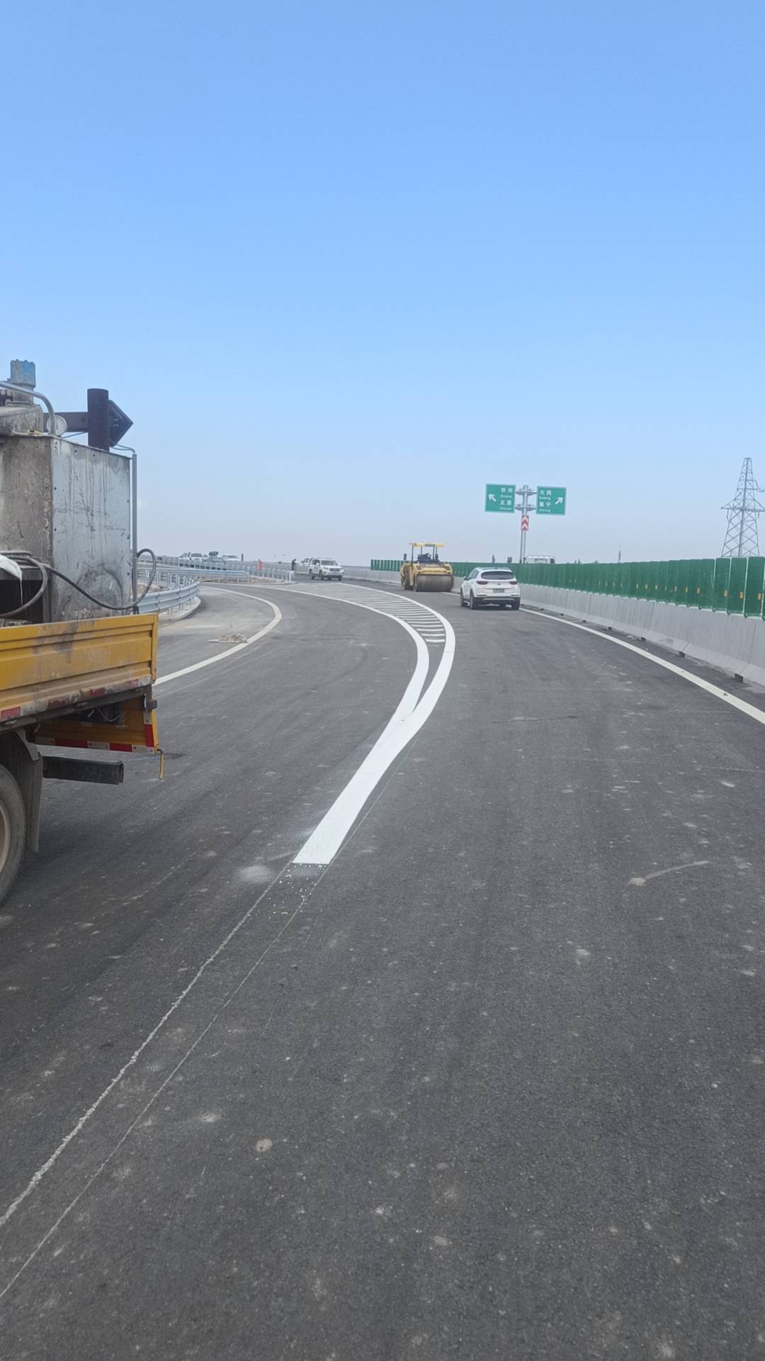 热熔道路标线是一种具有耐久性强,可见性好,施工便捷的道路标线涂料