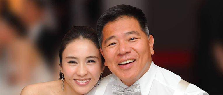 黎姿晒与富豪老公合照,马延强面相祥和,头发尽现斑白_生活_弟弟_马廷