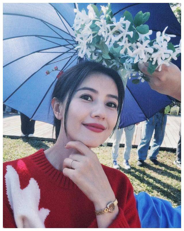 鞠婧祎,虞书欣,刘诗诗,高圆圆红装大比拼,年味十足你喜欢谁?