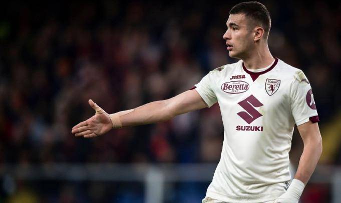 ineos集团引援新动向:曼联瞄准都灵后卫布翁吉奥诺!_球迷_未来_目光