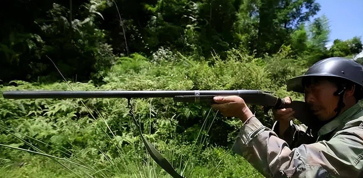 我国除军人和警察,这3类人也能合法持枪,最后一种遇见要离远点_生活