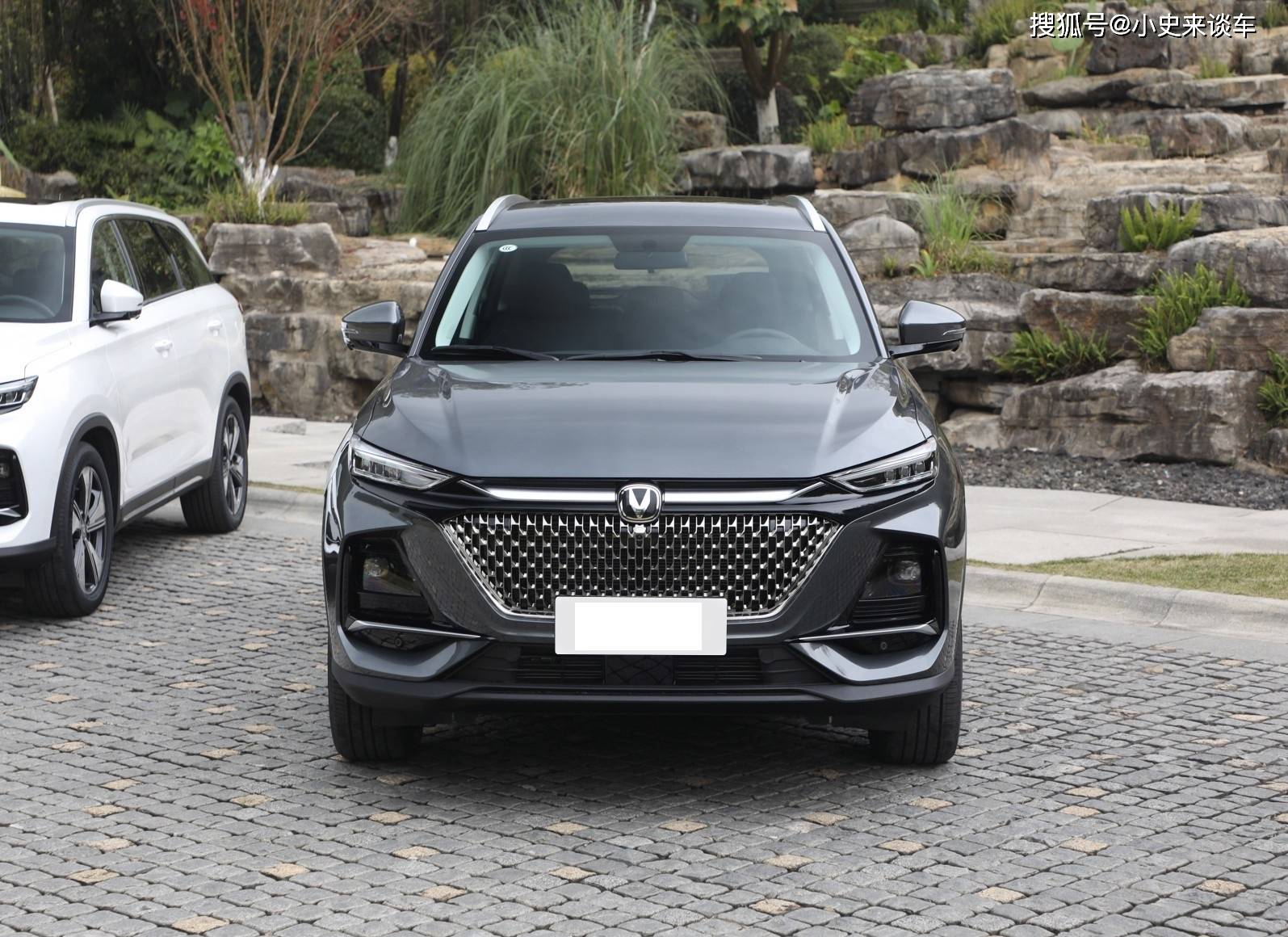 长安全新大七座suv上市!9.39万起售外观动感,搭载蓝鲸1.