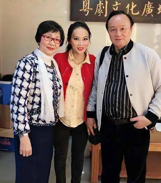"太子炳"彭炽权的全家福,妻子比八姑大15岁,女儿没阿香那么美
