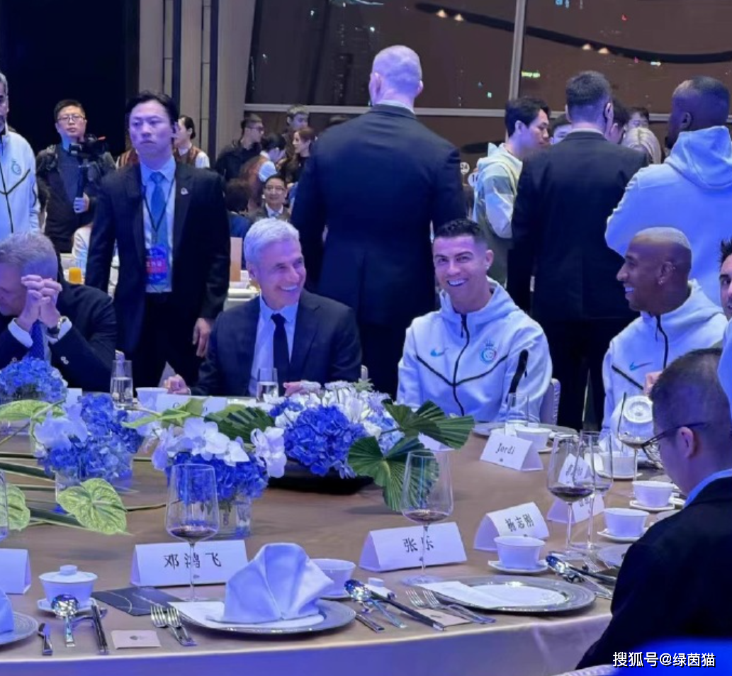 还有赛事主办方长信传媒集团副总裁邓鸿飞,多位演员在列,包括郭靖宇