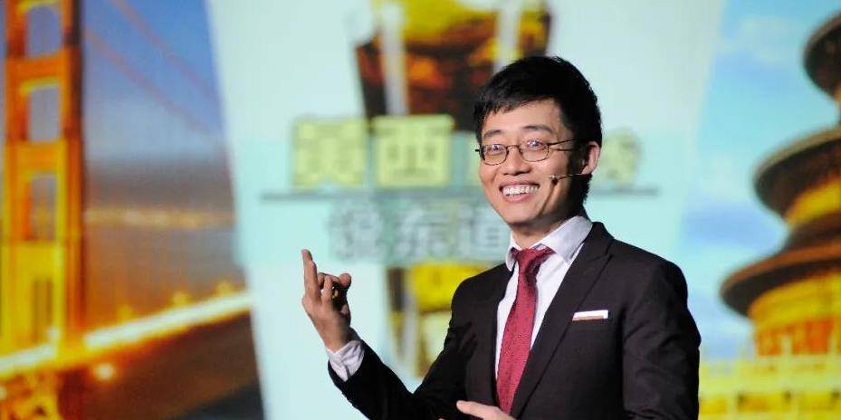 中国脱口秀先驱嘲讽美总统,却成李诞赏析对象!_表演_黄西_观众