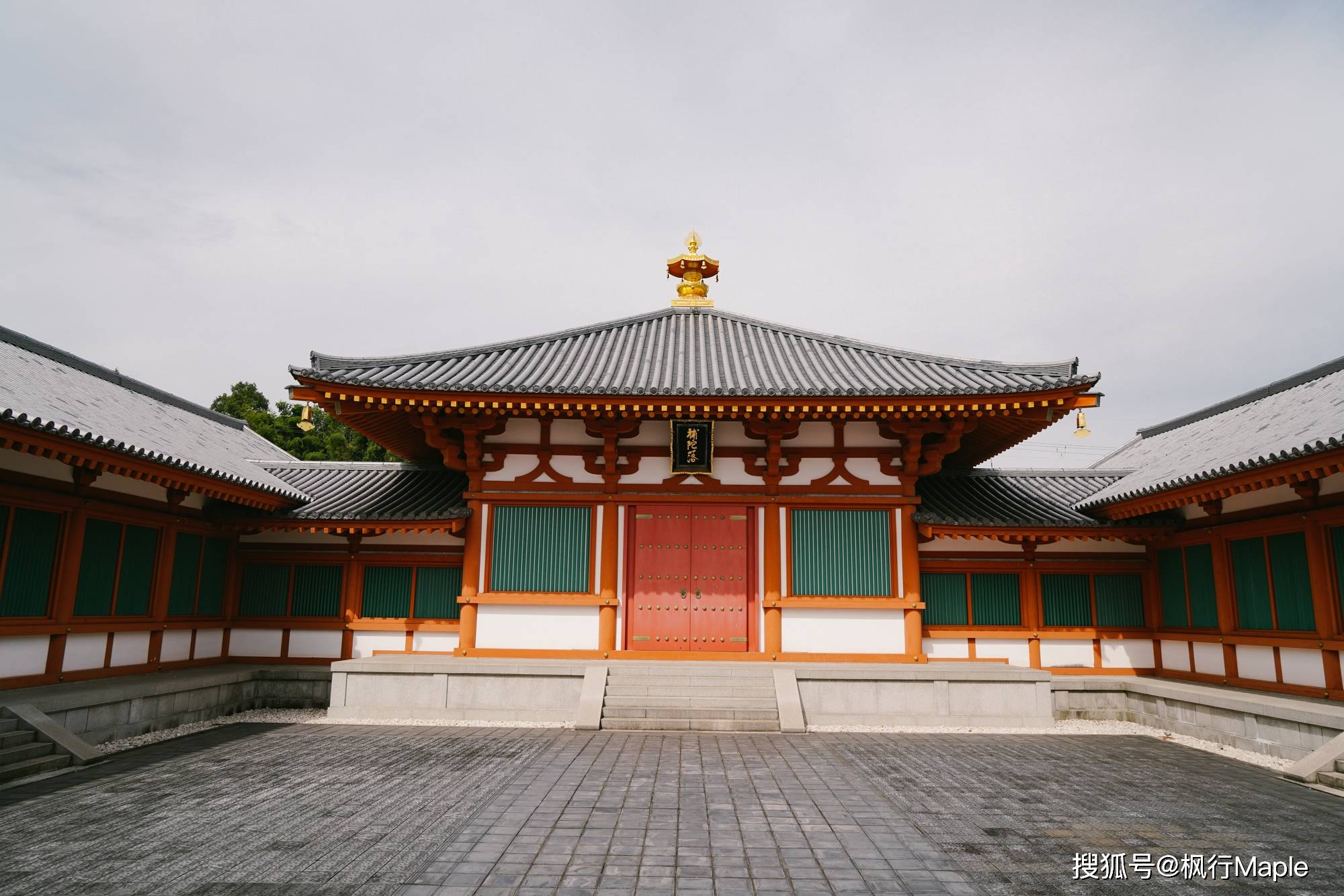 玉虫厨子,则是指昆虫装饰的佛龛.