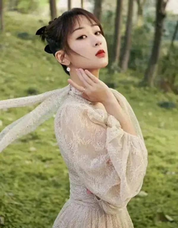 皮相美代表杨紫:用心演绎每一个角色,用真诚换取每一份好运!