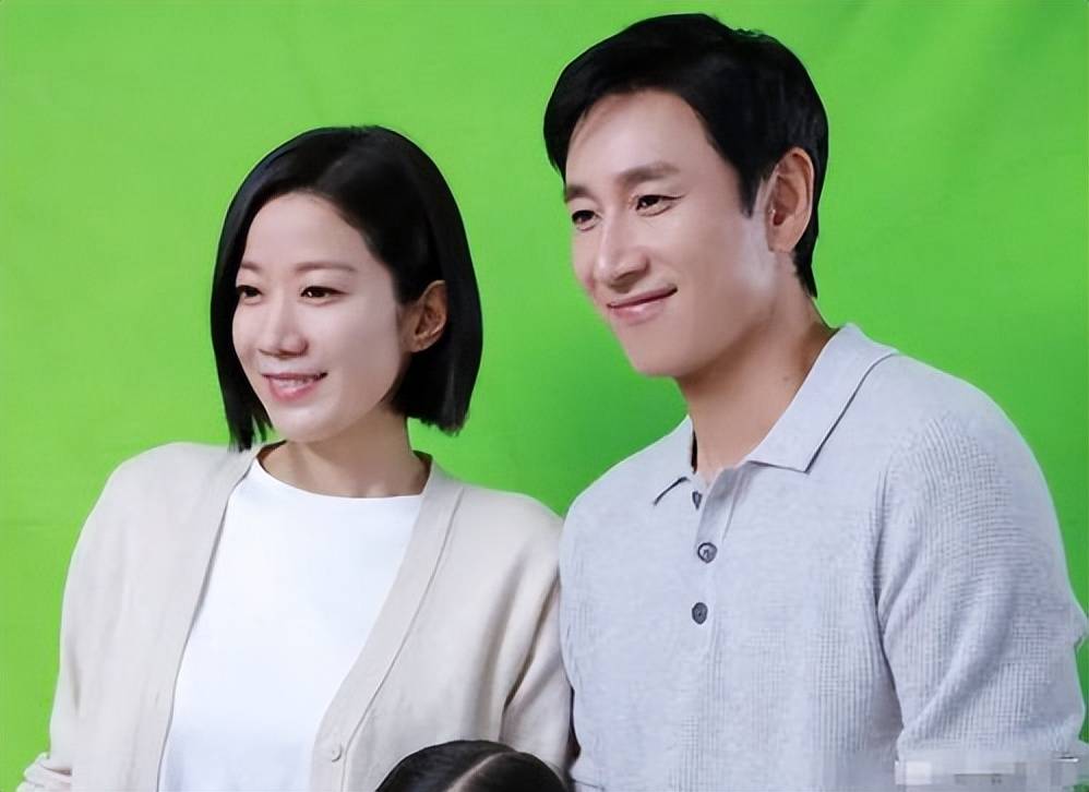 李善均妻子全慧珍复工照曝光,左右手无名指都戴着戒指_家庭_生活_工作