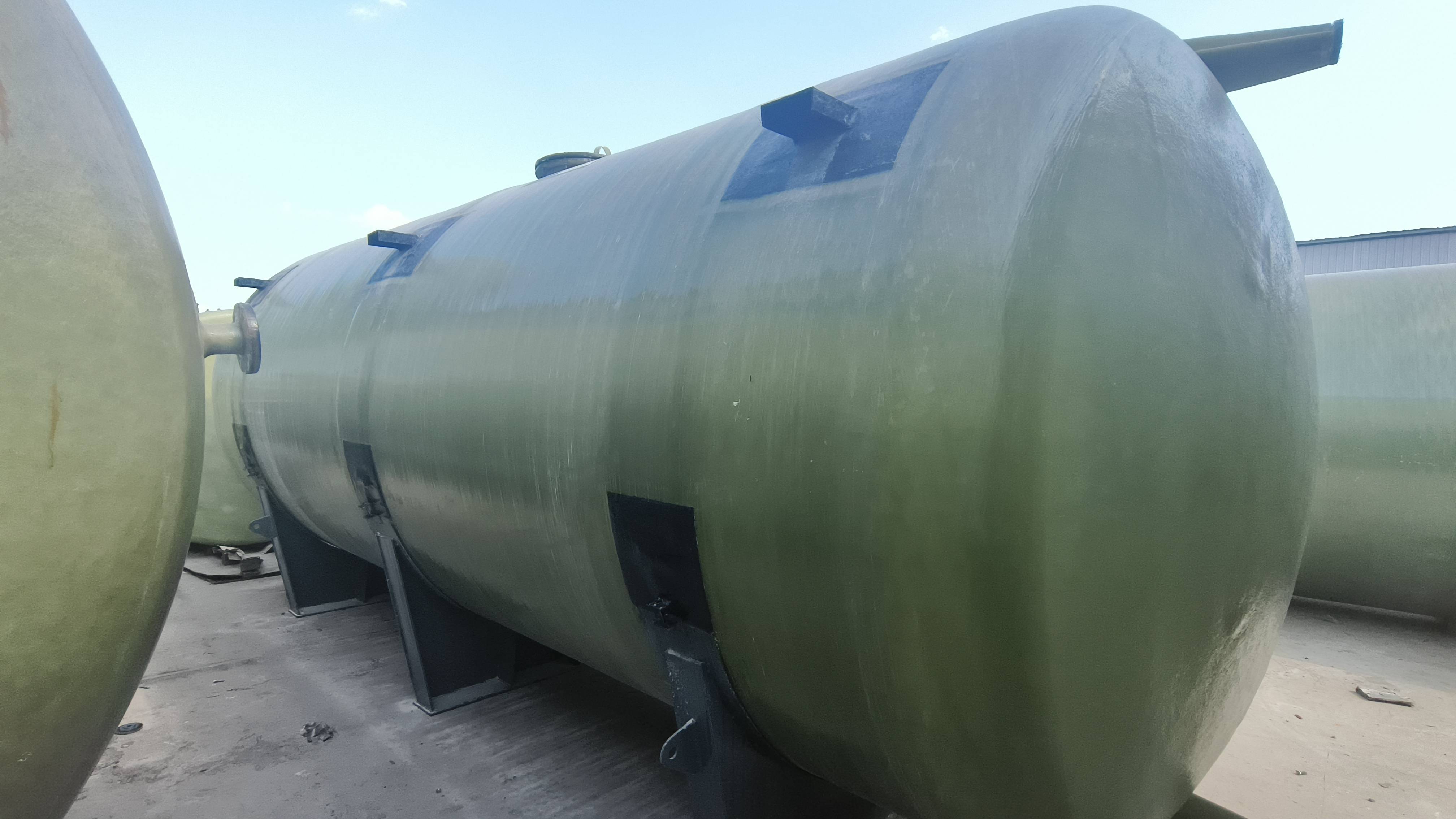 玻璃钢卧式运输饲料搅拌罐_产品_方面_用户