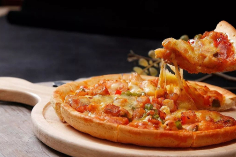 买披萨的"套路",服务员以为顾客不懂,听他的你就吃亏了