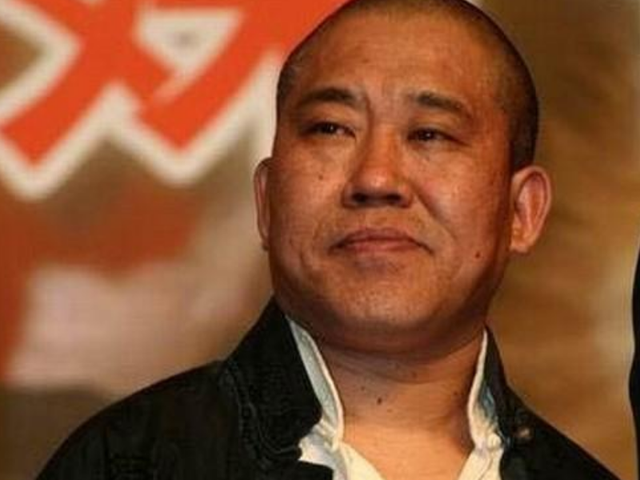 他是"金牌丑角",成坏人专业户,如今女儿很美外孙女却像他!
