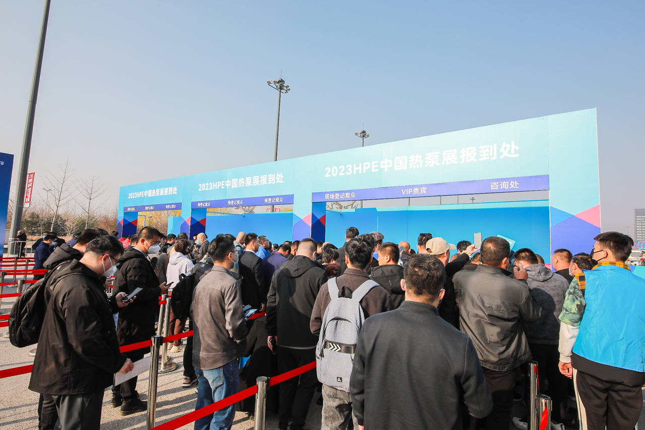 專注於家用空氣能熱水器,商用空氣能熱水機組,熱泵多聯供機組的集研發