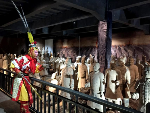 云南西游洞集团杨学银董事长携全体员工向全国人民拜年_旅游_风景区