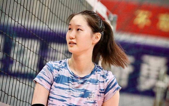 26歲女排二傳閃耀!飄逸傳球導演關鍵勝利,網友:姚迪被