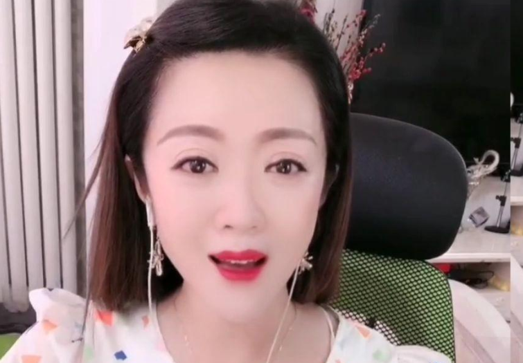 王美玲辭去了二人轉的工作,專心相夫教子,沒有了後顧之憂后王小利一直