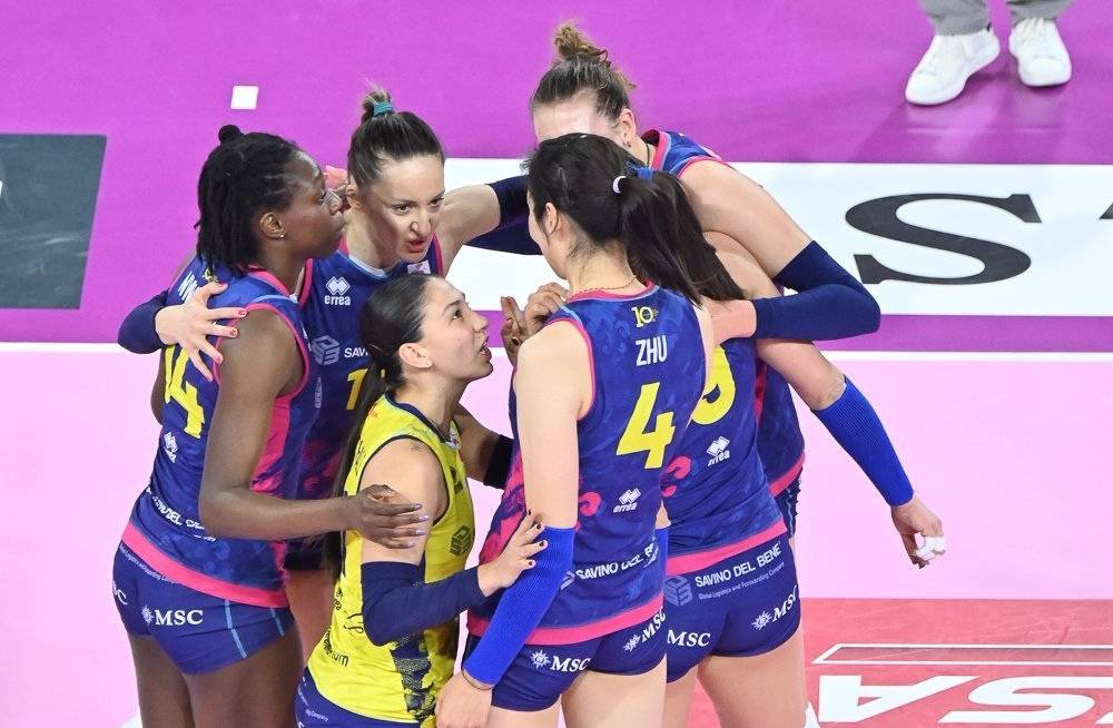 皮内罗洛的主攻乌恩古里亚努(罗马尼亚)夺下本方最高的18分